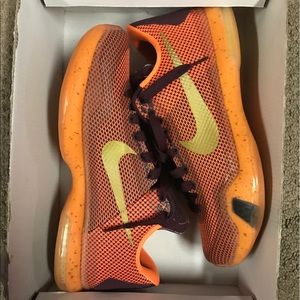 Men's signature sneakers!