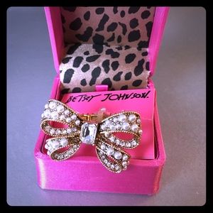 Vintage Betsey Johnson gold pearl crystal ring NWT