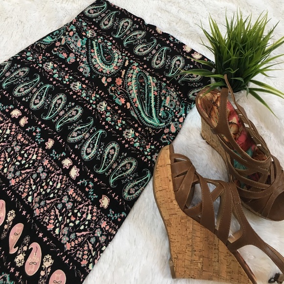Rue21 Dresses & Skirts - 🍍 NWT Rue 21 Paisley Maxi Skirt