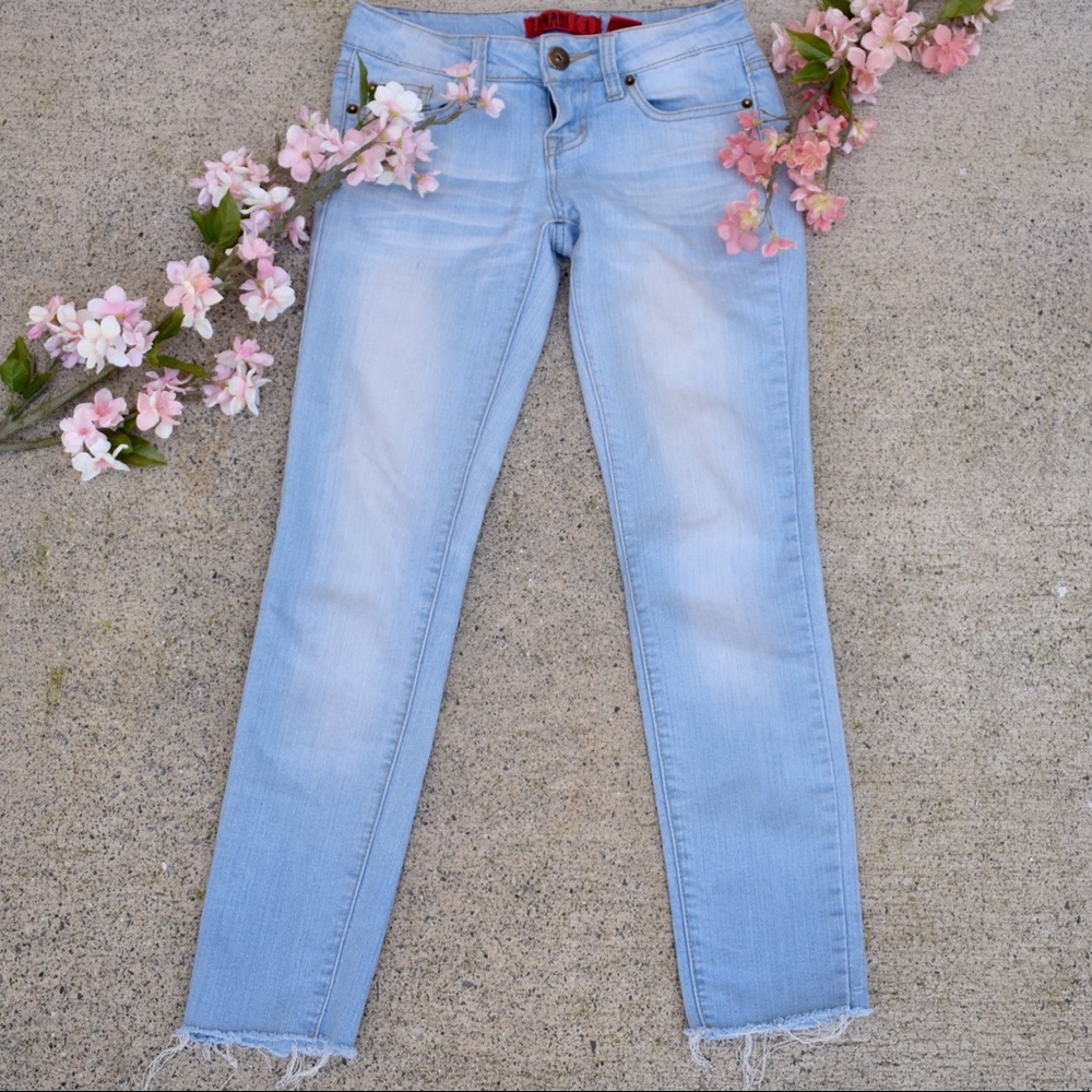 🌸 Vintage Raw Hem Ankle Jeans
