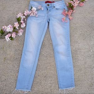 🌸 Vintage Raw Hem Ankle Jeans