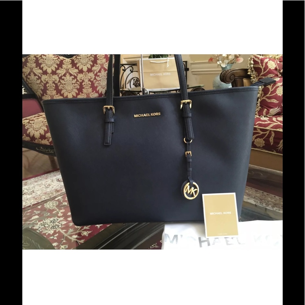 Authentic Michael kors carry all large travel tote - Picture 2 of 8