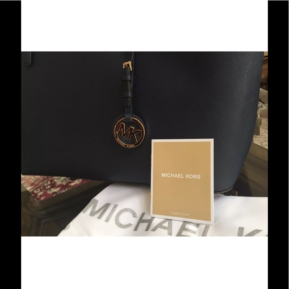 Authentic Michael kors carry all large travel tote - Picture 3 of 8