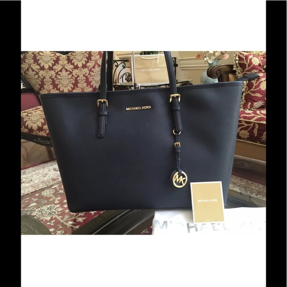 Authentic Michael kors carry all large travel tote - Picture 2 of 8