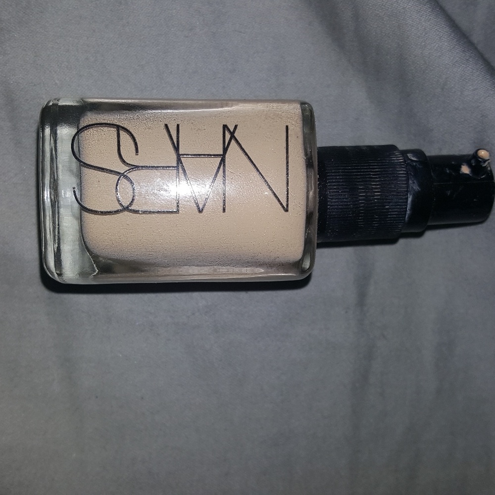 NARS Sheer glow foundation