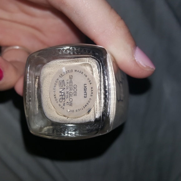 NARS Sheer glow foundation - Picture 2 of 2