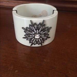 Cuff bracelet white w a starburst