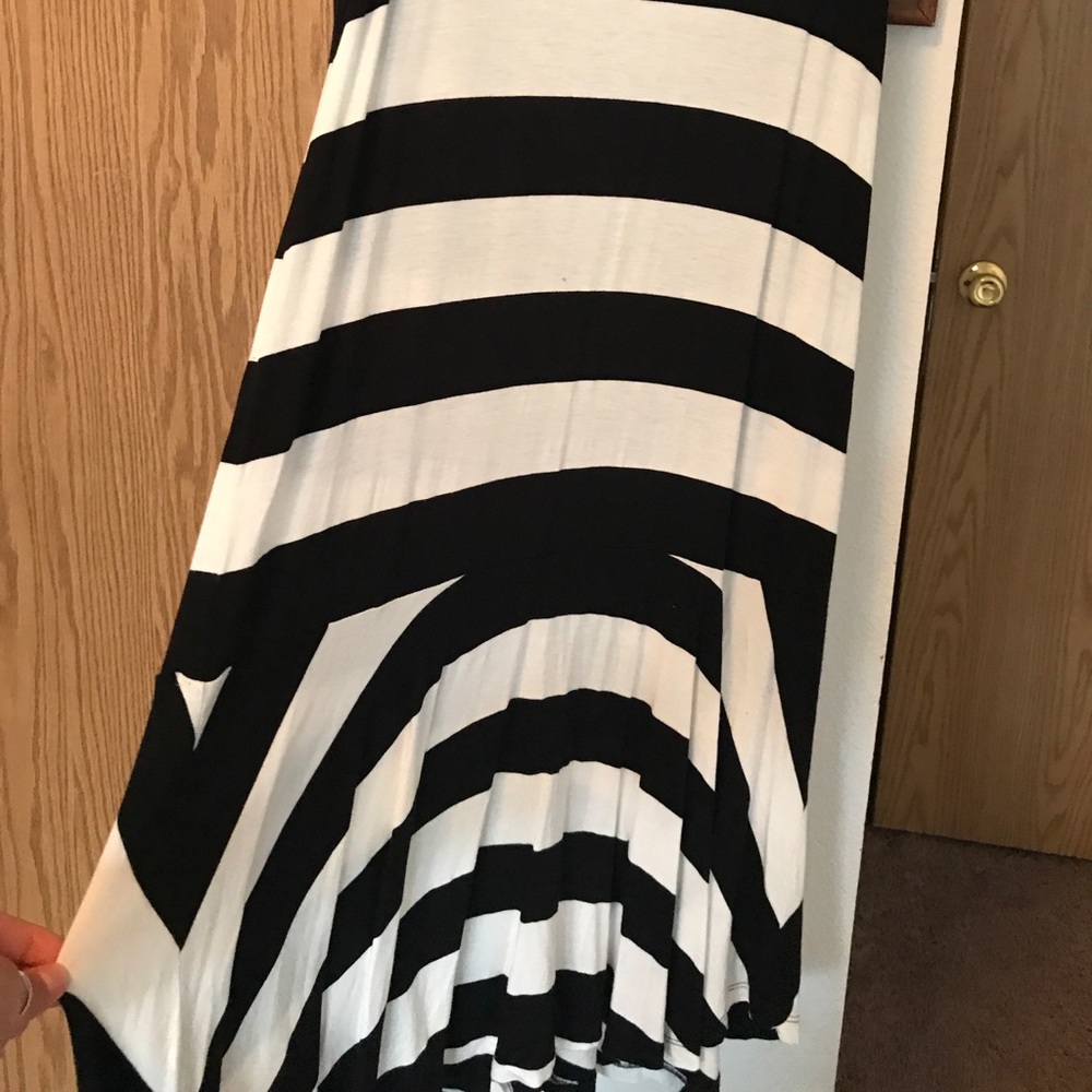 Summer dress - Picture 2 of 4