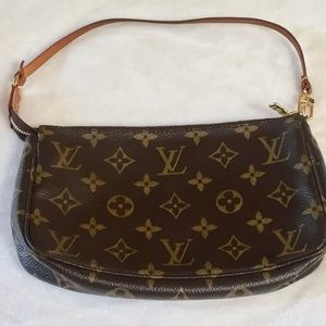 AUTHENTIC Louis Vuitton Pochette Bag
