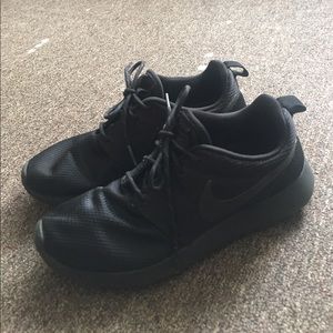Women's Nike Roshe Size 7