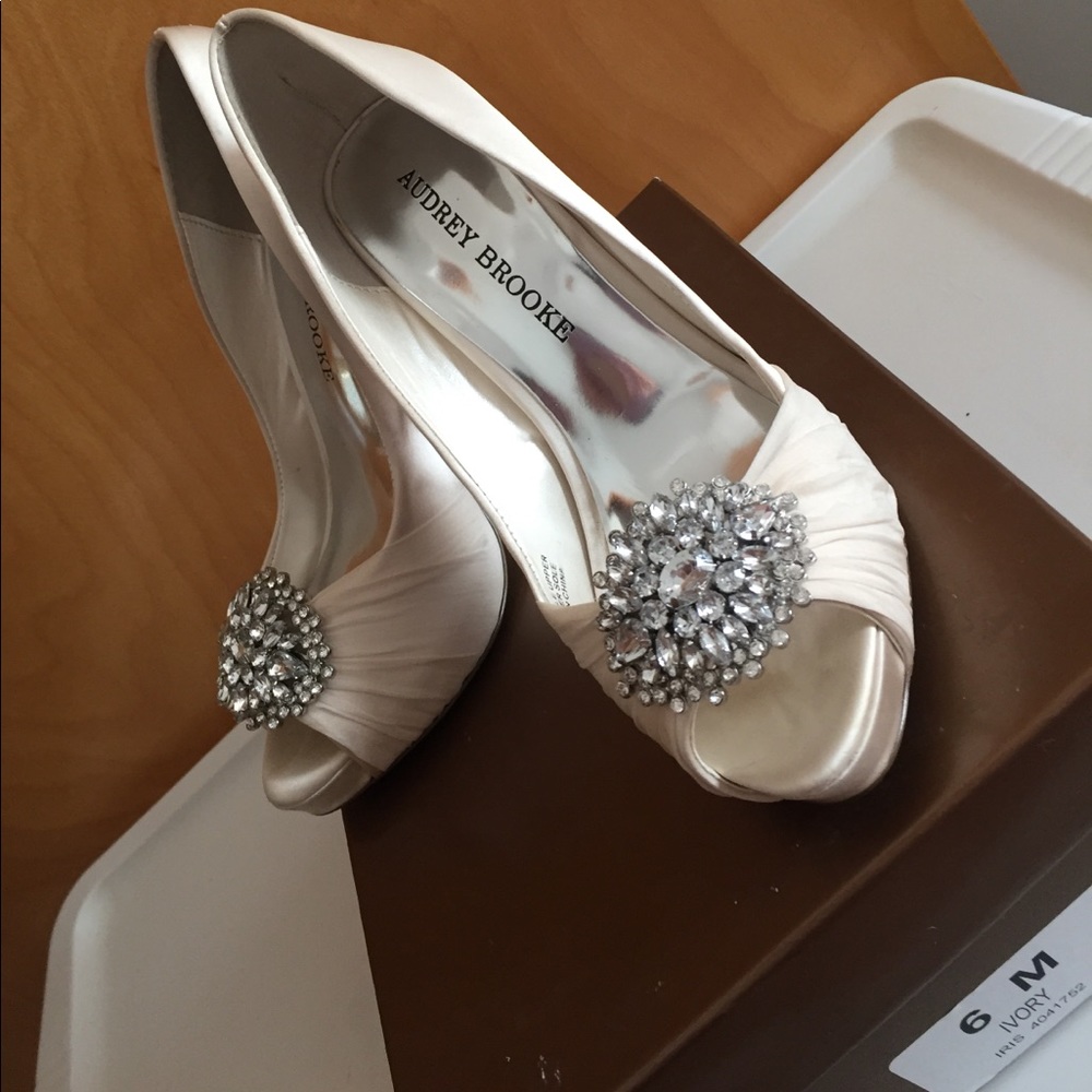 Jeweled satin peep toe pumps