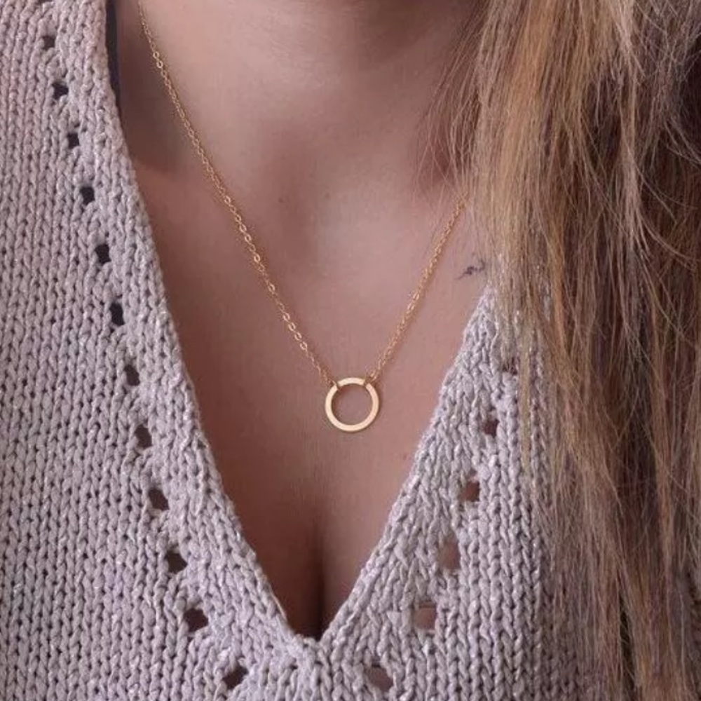 Gold circle pendant chain necklace