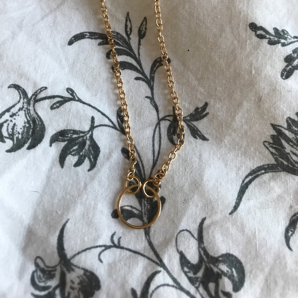 Gold circle pendant chain necklace - Picture 2 of 3