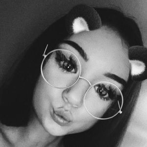 Meet your Posher, Chloe