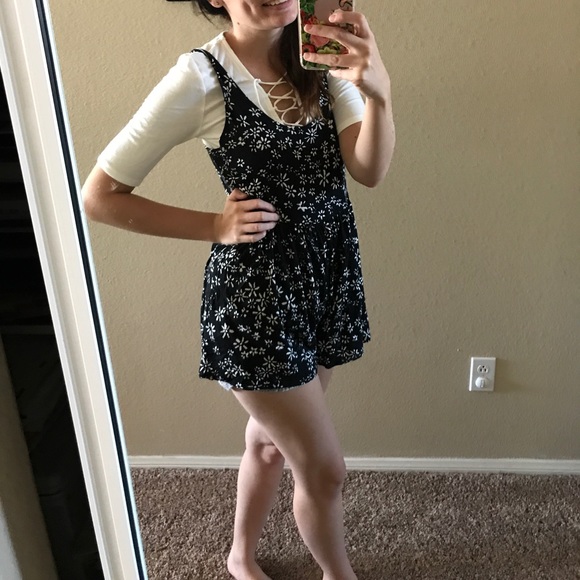 Black floral ditsy romper - Picture 4 of 4