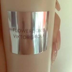 FLOWERBOMB 🌺 VIKTOR&ROLPH Bomblicious body lotion