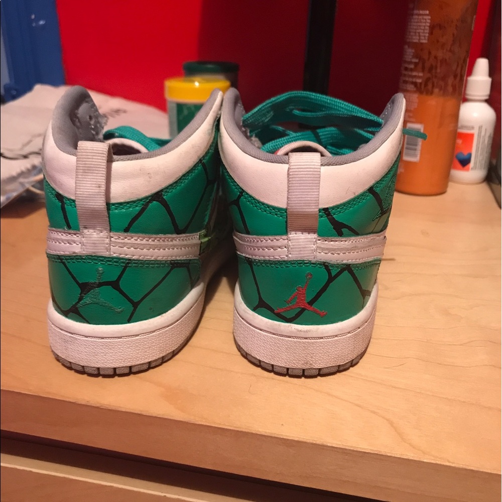 Customized Jordan Retro 1s - Picture 3 of 4