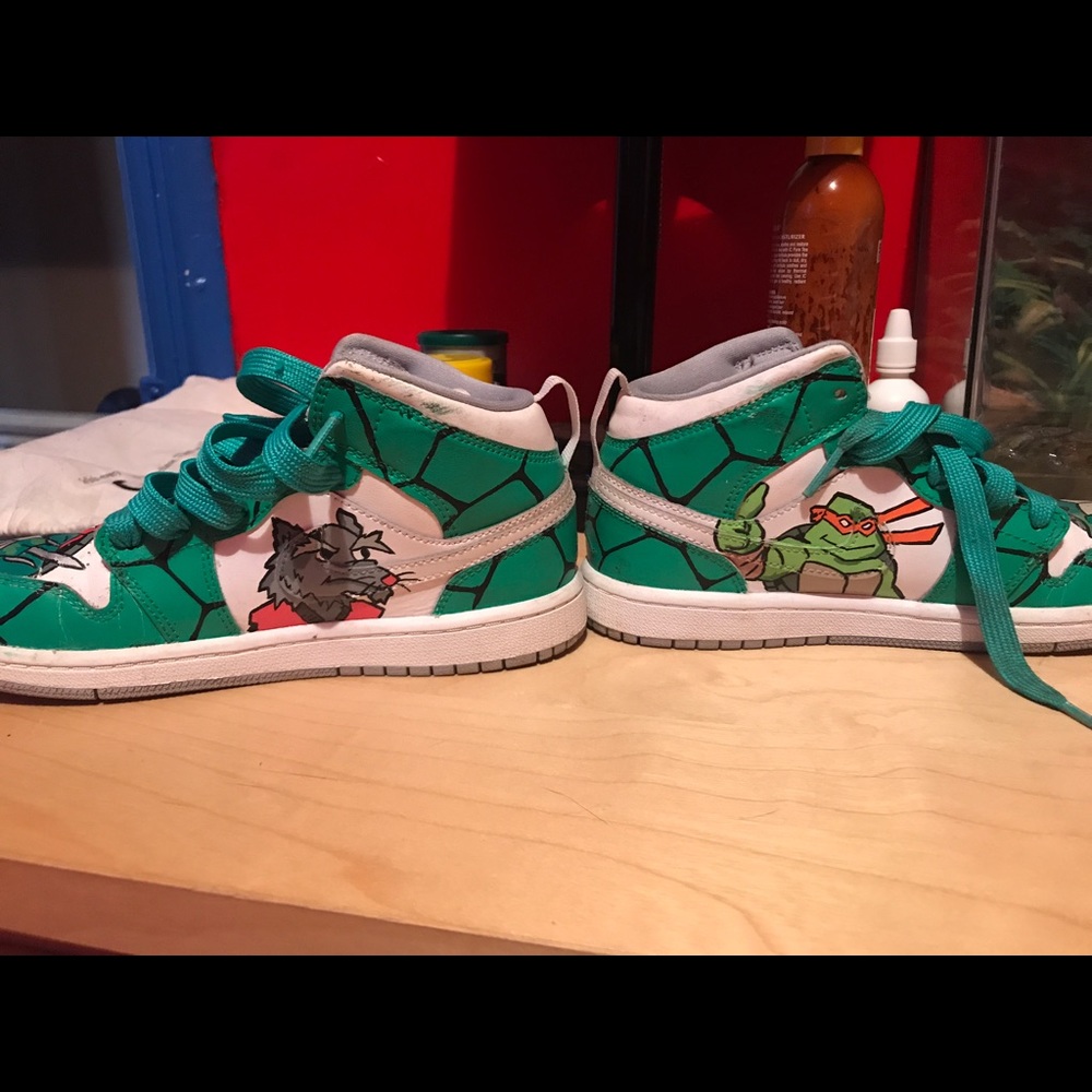 Customized Jordan Retro 1s - Picture 4 of 4