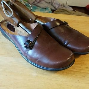 Clarks ladies casual slip on's in size 9.5 Clarks ladies casual slip on's in size 9.5