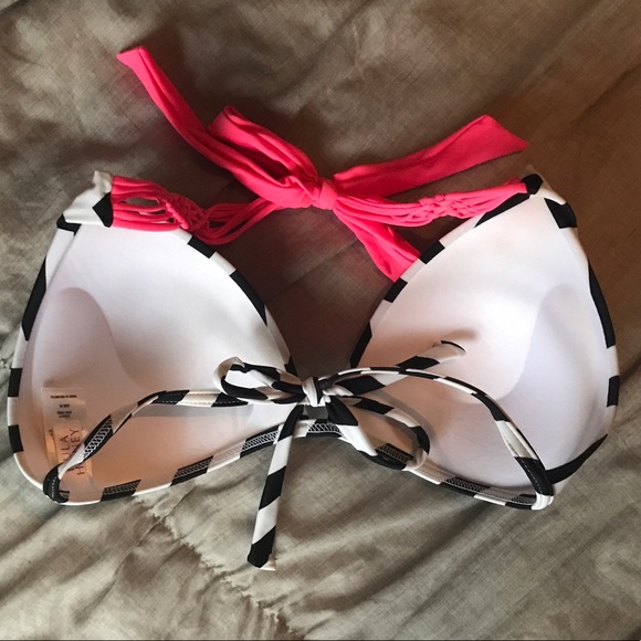 *SOLD* Chevron Macrame Bikini Top - Picture 2 of 4