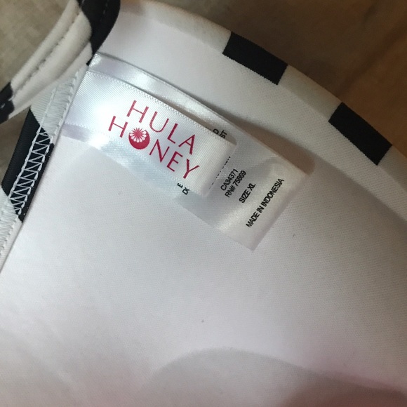 *SOLD* Chevron Macrame Bikini Top - Picture 4 of 4