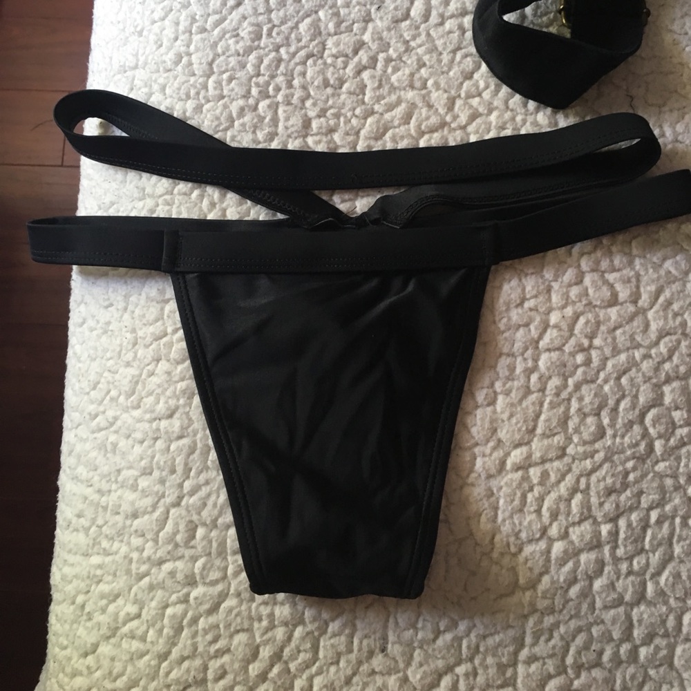 Strappy bikini bottom