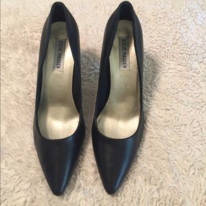 💙 Steve Madden Black Pumps