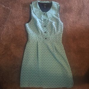 Patterned dress with buttons and collar