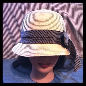 UO - 1920s style Cloche Straw Hat. NWT!