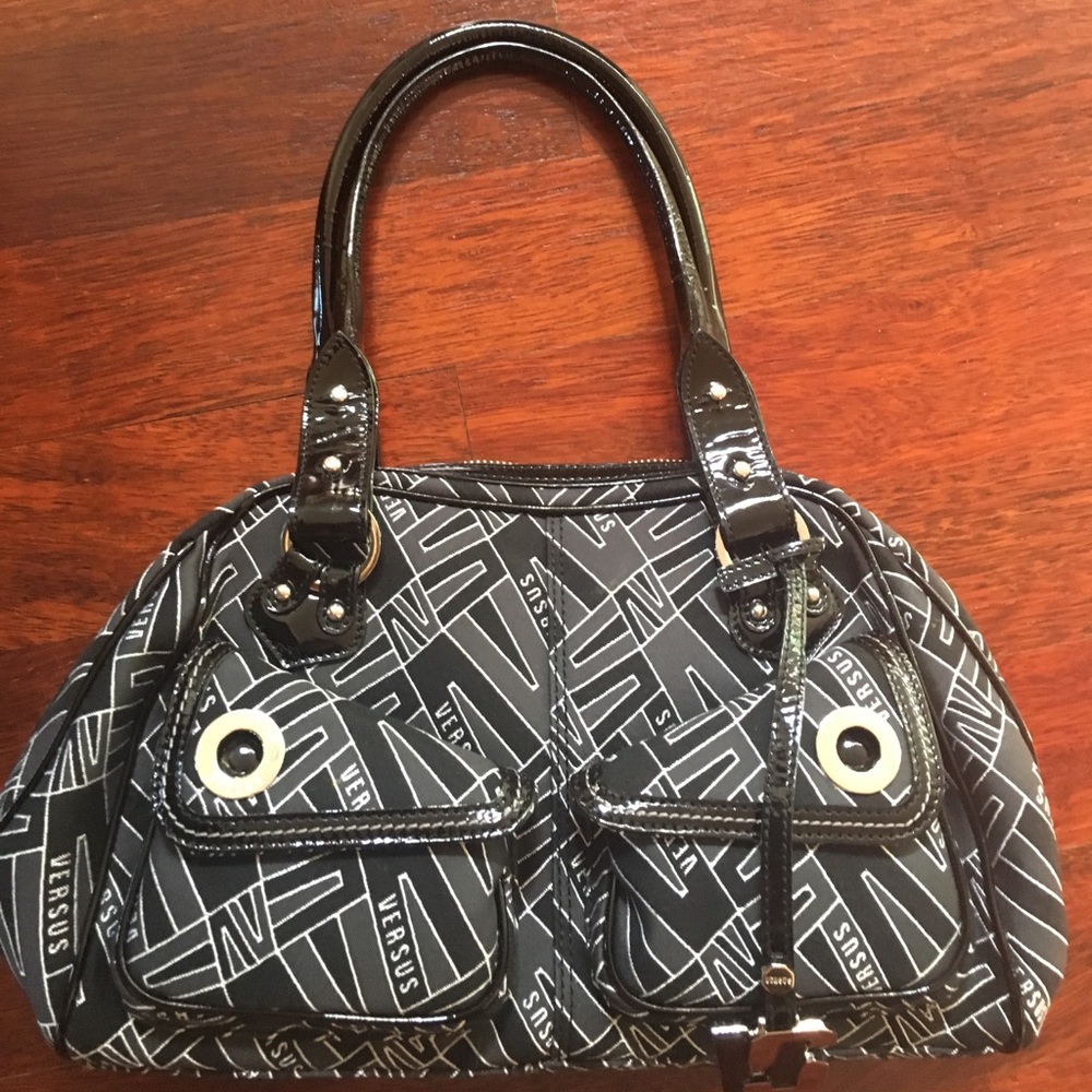 VERSUS purse