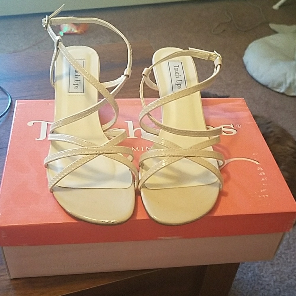 Nude dress sandals with kitten heel