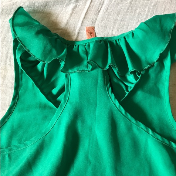 Green Ruffle Tank top - Picture 2 of 4