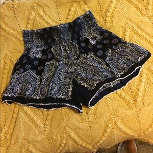 Size medium women's flowy shorts