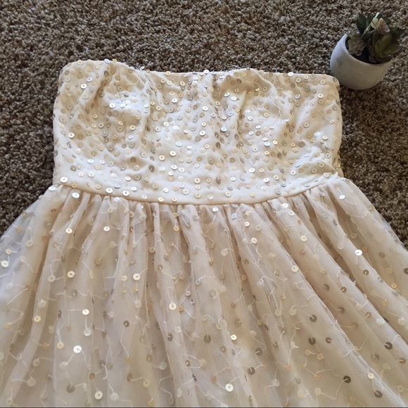 Forever 21 Lace Strapless Dress - Picture 3 of 3