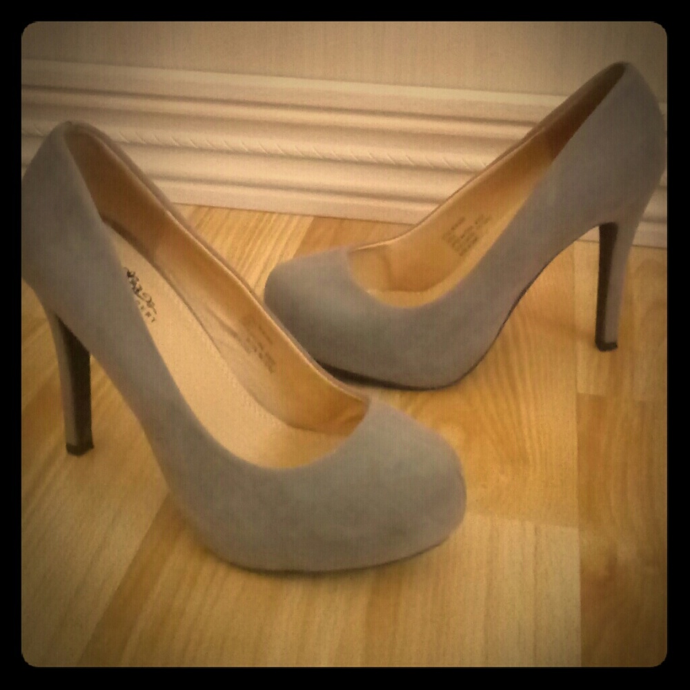 CHARLES ALBERT grey suede heels. Worn once.