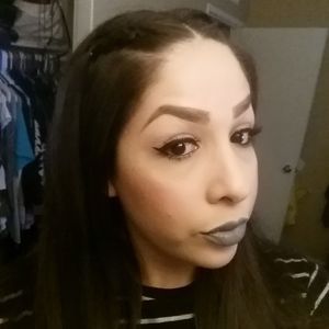 Meet your Posher, Monique