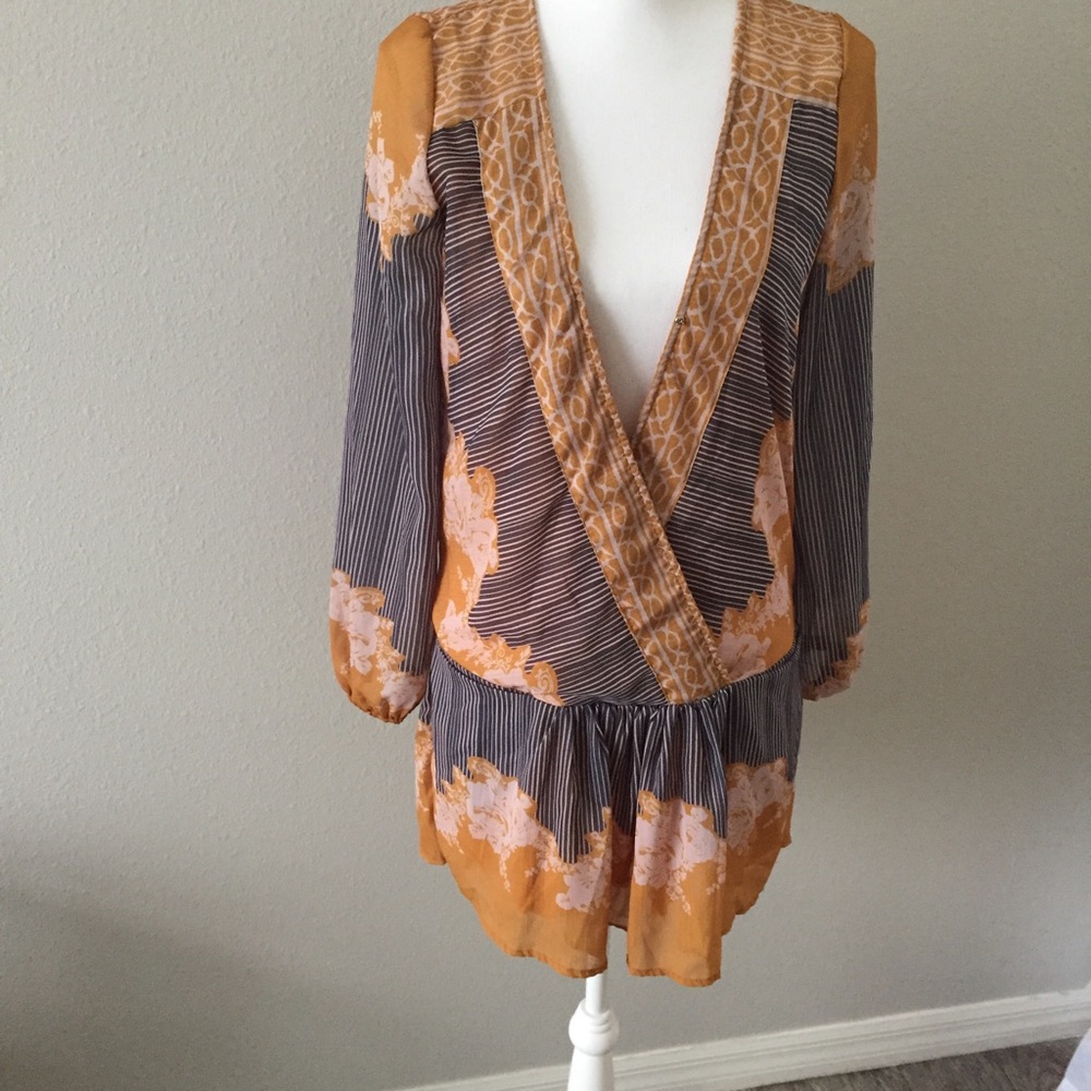 Long sleeved tunic style top