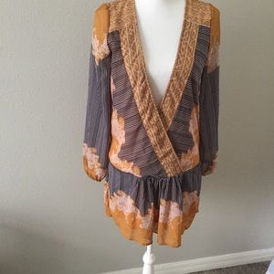 Long sleeved tunic style top
