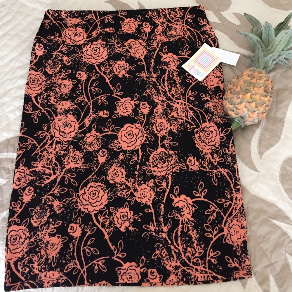 Lularoe black floral Cassie pencil skirt