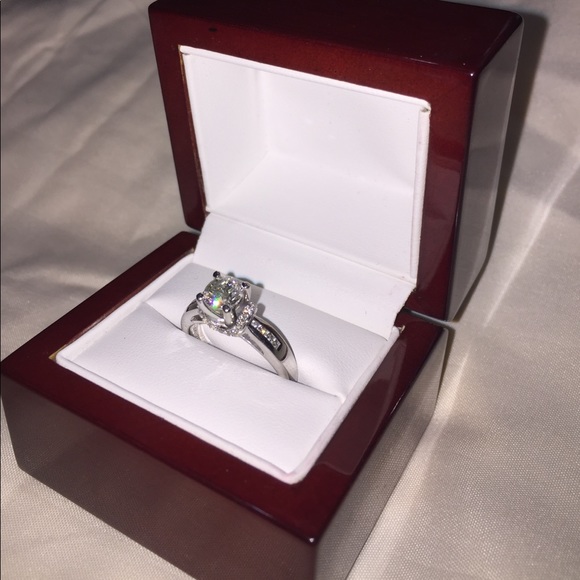 14k white gold 1 1/5 carat total diamond ring - Picture 3 of 7