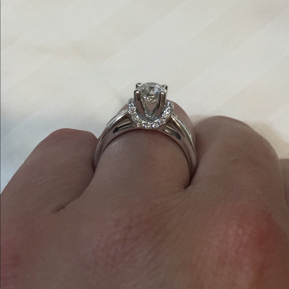 14k white gold 1 1/5 carat total diamond ring - Picture 2 of 7