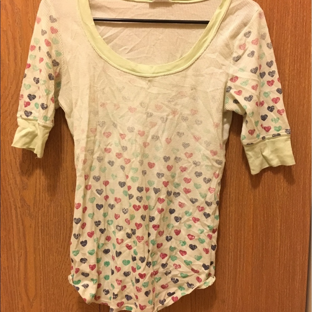 Delia's 3/4 sleeve green heart pattern top