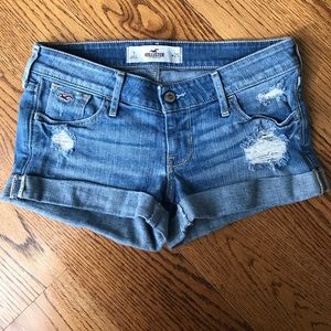 Hollister Low Rise Med Wash Destroyed Jean Shorts