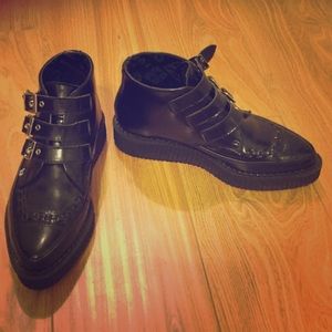 TUK Buckled boots