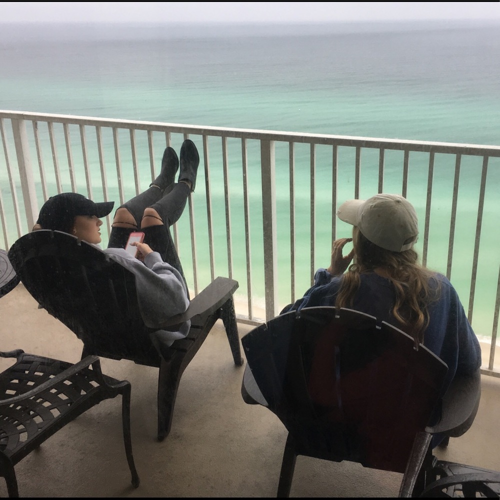 Meet your Posher, Emily