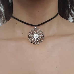 Flower Pendant Choker