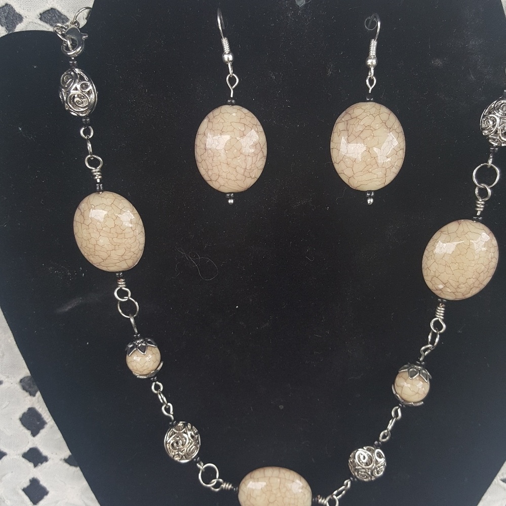 Necklace and earring set