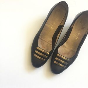 Salvatore Ferragamo Black Leather pumps