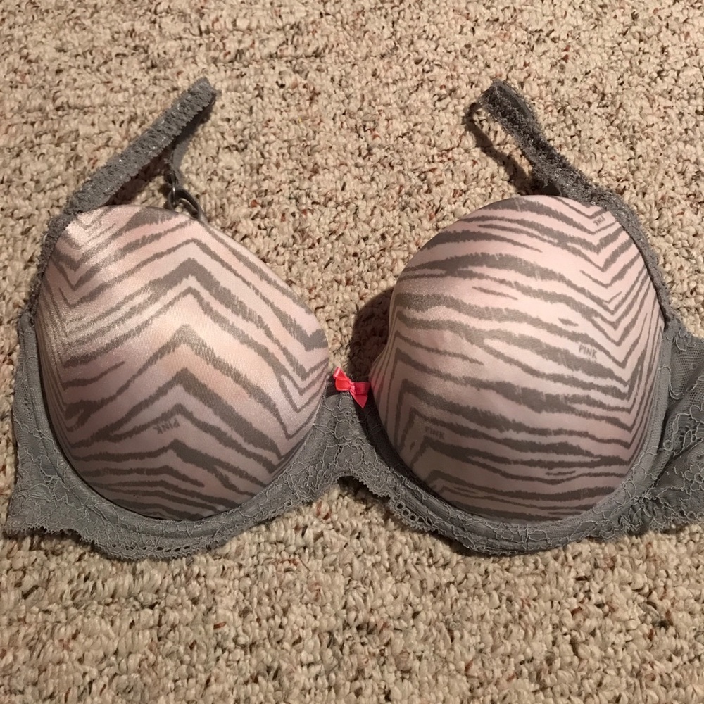 36D Victoria Secret Pink bra