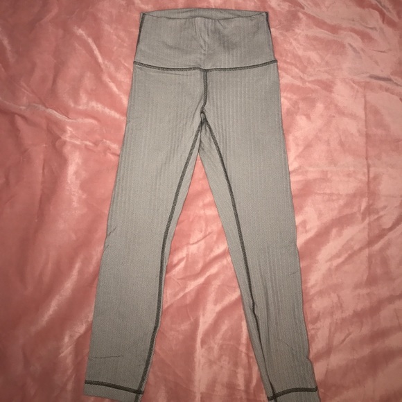 lululemon athletica Pants - Lululemon wunder under 7/8 (hi rise)